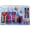 Opakowanie produktu przedstawia zamek Arendelle z serii Disney Frozen, zawierający 15 elementów, w tym lalki Elsy i Anny oraz akcesoria. Na opakowaniu widoczne są ilustracje zamku, lalki Elsy w fioletowej sukni oraz napis "Elsa's Arendelle Castle" i logo 