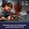 Na zdjęciu widoczny jest zestaw LEGO przedstawiający otwierany kufer z postaciami Rączki i Enid, obok którego znajduje się kilka akcesoriów. W lewym górnym rogu widnieją ikony z oznaczeniem wieku "10+" oraz liczba elementów "828", a na dole znajduje się t