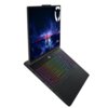 Laptop z kolorową klawiaturą podświetlaną, na ekranie widoczna jest grafika z motywem górskim i błyskawicami oraz logo producenta. Na ekranie znajduje się napis "Legion".