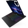 Na zdjęciu widoczny jest otwarty laptop z podświetlaną klawiaturą w kolorach tęczy oraz ekranem wyświetlającym grafikę z motywem gór i błyskawic. W prawym dolnym rogu ekranu znajduje się logo "Legion".
