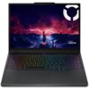 Laptop z kolorową klawiaturą podświetlaną, na ekranie widoczna jest grafika przedstawiająca futurystyczne miasto z błyskawicami na niebie. W prawym dolnym rogu ekranu znajduje się logo "Lenovo LEGION".