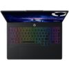 Laptop z podświetlaną klawiaturą w kolorach tęczy, z widocznym logo "Legion" na ekranie oraz napisem "audio by HARMAN" obok touchpada. Na ekranie wyświetlany jest obraz miasta z błyskawicami na niebie.