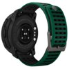 Czarny tył zegarka z zielonym paskiem, na którym widnieje napis: "SUUNTO VERTICAL 2 - STAINLESS STEEL". Dodatkowe napisy to: "100M - OW244 - 250123456789", "DESIGNED IN FINLAND - MADE IN CHINA".