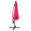 Czerwony parasol ogrodowy z ochroną UV, o wymiarach 300x300x245 cm i wadze 12,1 kg, zamocowany na czarnym, metalowym stelażu z krzyżową podstawą. Tkanina parasola jest złożona, a konstrukcja umożliwia jego rozkładanie.