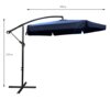 Wodoodporny parasol ogrodowy i tarasowy w kolorze granatowym, o wymiarach 300x300x245 cm i wadze 11,7 kg, z metalową konstrukcją i podstawą w kształcie krzyża. Na zdjęciu widoczne są strzałki z wymiarami 300 cm i 245 cm.