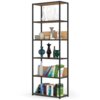 Czarny metalowy regał o wymiarach 70x32x192 cm z sześcioma półkami w kolorze dąb craft mat, na których znajdują się różnorodne dekoracyjne wazony i książki. Regał ma prostą, loftową konstrukcję z widocznymi drewnianymi elementami.