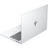 Na zdjęciu widoczny jest srebrny laptop z logo "hp" na pokrywie, częściowo otwarty, ukazujący klawiaturę i porty boczne. Laptop ma nowoczesny, minimalistyczny design.