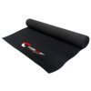 Czarna mata pod sprzęt fitness jest częściowo zwinięta, z widocznym logo "CHRISTOPEIT SPORT GERMANY" w kolorach czerwonym, białym i szarym. Mata ma gładką powierzchnię i prostokątny kształt.