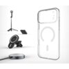 Przezroczyste etui na telefon z widocznym symbolem MagSafe zajmuje centralną część zdjęcia. W tle znajdują się różne akcesoria, w tym uchwyt z logo "FIXED".