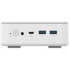 Biały komputer stacjonarny z widocznymi portami na przednim panelu: przycisk zasilania, gniazdo audio, port USB-C oznaczony jako "USB 3.2 Gen 1" oraz dwa porty USB-A z niebieskim wnętrzem. Na obudowie znajdują się także małe ikony symbolizujące funkcje poszczególnych portów.