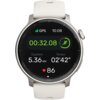 Smartwatch z białym paskiem wyświetla ekran z informacjami: "GPS", "10:08", czas "00:32.08", dystans "5.36 KM", tempo "02'42"", oraz tętno "86". Na ekranie widoczna jest także ikona biegania.