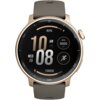 Złoty smartwatch z okrągłym wyświetlaczem pokazuje godzinę 10:08 AM, datę "WED 20", poziom naładowania baterii 80%, wysokość 6000 FT oraz ikonę biegania. Pasek zegarka jest ciemny, a wokół tarczy znajdują się oznaczenia minutowe.