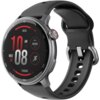 Czarny smartwatch z okrągłą tarczą, na której wyświetlane są informacje: godzina 10:08 AM, data środa 20, poziom naładowania 80%, wysokość 6000 FT, liczba kroków 10000 oraz ikona biegania. Pasek zegarka jest wykonany z ciemnego materiału, a na boku koperty znajduje się przycisk z czerwonym akcentem.