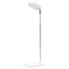 Na zdjęciu znajduje się biała lampa LED do roślin z okrągłym kloszem i regulowanym metalowym ramieniem, umieszczona na prostokątnej podstawie. Produkt ma nowoczesny design i jest przeznaczony do oświetlania roślin.