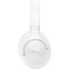 Białe słuchawki nauszne z widocznym logo "JBL" na nauszniku oraz napisem "TUNE" na pałąku. Produkt ma minimalistyczny design z gładką powierzchnią.