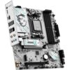 Na zdjęciu znajduje się płyta główna z widocznymi elementami takimi jak gniazda, porty i złącza, z wyraźnym logo "msi" oraz napisami "msi Wi-Fi CARD" i "GAMING". Na płycie widoczny jest również graficzny motyw z postacią oraz niebieskie akcenty dekoracyjne.