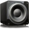 Czarny subwoofer o połyskującej powierzchni z widocznym logo "SVS" na centralnej części membrany. Obudowa ma zaokrąglone krawędzie i cztery widoczne śruby mocujące.