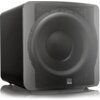 Czarny subwoofer z połyskiem, z widoczną metalową siatką ochronną na przedniej części. Na dole znajduje się logo z napisem "SVS".