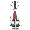 Na zdjęciu znajduje się atlas do ćwiczeń z widocznym logo "BOWFLEX" na górze i na siedzisku, z czerwonymi i czarnymi elementami konstrukcji oraz uchwytami na linkach. Produkt to "Atlas BOWFLEX PR 1000".