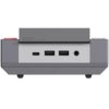 Na zdjęciu widoczna jest szara konsola AYANEO Mini PC AM02 z portami: USB-C, dwoma USB-A oraz gniazdem audio. Na obudowie znajduje się napis "AYANEO" oraz "Real gamers know gamers".