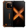 Na zdjęciu widoczny jest smartfon z czarno-pomarańczowym wykończeniem, z dużą literą "X" na ekranie. Na tylnej obudowie znajduje się napis "HAMMER" oraz oznaczenia CE i "Manufactured in PRC".