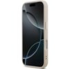 Etui na telefon w kolorze różowym, z widocznymi przyciskami bocznymi i otworami na porty, prezentowane na modelu telefonu z ciemnym ekranem. Produkt jest przeznaczony do Apple iPhone 17 Pro i posiada funkcję MagSafe.