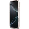Różowe etui na telefon z przezroczystymi bokami, zaprojektowane dla modelu Apple iPhone 17 Pro Max, z widocznymi przyciskami bocznymi. Na ekranie telefonu widoczny jest abstrakcyjny wzór z ciemnymi i jasnymi okręgami.
