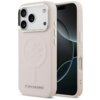 Różowe etui na telefon z wytłoczonym logo "KL" oraz metalowym napisem "KARL LAGERFELD" na dole, zaprojektowane dla modelu iPhone 17 Pro Max z funkcją MagSafe. Etui posiada wycięcia na aparat i przyciski, a jego powierzchnia ma teksturę przypominającą skór