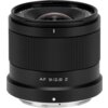 Czarny obiektyw z widocznym napisem "AF 9/2.8 Z" na dolnej części. Na górnej krawędzi obiektywu znajdują się napisy "HD.03Fisheye" oraz "Φ62mm 0.16m/0.52ft".