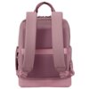 Różowy plecak z dwoma szerokimi, regulowanymi szelkami i uchwytem na górze, posiada teksturowaną powierzchnię na plecach oraz dodatkowe paski i klamry. Na dole plecaka widoczne są poziome przeszycia.