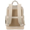 Beżowy plecak z dwoma szerokimi, regulowanymi szelkami i uchwytem na górze, posiada panel z siateczki na plecach oraz poziomy pasek stabilizujący. Dolna część plecaka ma żebrowaną strukturę.