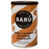 Puszka z napisem "BARÚ SURREALLY GOOD TREATS" oraz "Salty Caramel Drinking Chocolate With Crunchy Caramel Morsels" na tle w biało-pomarańczowe pasy z grafikami kostek karmelu.