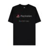 Czarna koszulka z kolorowym logo PlayStation oraz napisem "PlayStation" w języku angielskim i japońskim. Na metce wewnętrznej widoczne jest logo PlayStation.