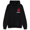 Czarna bluza z kapturem i zamkiem błyskawicznym, z przodu widoczny jest czerwony, płonący wzór oraz napis "SAMURAI". Bluza posiada kieszenie na dole oraz sznurki przy kapturze.