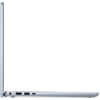 Przedstawiony jest bok otwartego laptopa w kolorze srebrnym, z widocznymi portami: zasilania, HDMI, USB-A i USB-C. Laptop jest cienki, a jego obudowa ma nowoczesny design.