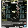 Na zdjęciu znajduje się opakowanie zabawki "HASBRO Beyblade X Star Wars Luke Skywalker 4-80B vs Darth Vader 4-60B G0290ES0" z grafiką przedstawiającą dwa bączki oraz ich części składowe, a także szczegółowe statystyki i opisy w kilku językach. Widoczne są