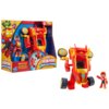 Opakowanie zawiera figurkę i pojazd w kolorach czerwonym i żółtym, z logo "Marvel Iron Man and his Awesome Friends" oraz "Hasbro" na pudełku. Obok opakowania znajduje się rozłożony pojazd i mała figurka postaci w czerwonym stroju.