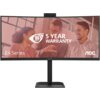 Monitor AOC z zakrzywionym ekranem wyświetla obraz z trzema osobami oraz tekstem: "TCO Certified edge", "5 YEAR WARRANTY", "E4 Series" i logo "AOC". Monitor jest umieszczony na prostym, czarnym stojaku.