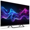 Na zdjęciu widoczny jest telewizor z cienką ramką, wyświetlający kolorowe, falujące wzory w odcieniach niebieskiego i fioletowego. Na dolnej ramce telewizora znajduje się logo "SHARP".