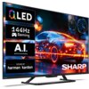 Telewizor z wyświetlaczem QLED prezentuje dynamiczny obraz samochodu z efektami świetlnymi, a na ekranie widoczne są napisy: "QLED", "144Hz Gaming", "A.I. picture processing", "SOUND BY harman/kardon" oraz logo "SHARP". W tle znajdują się rozmyte światła i dwa wskaźniki prędkościomierza.