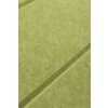 Zbliżenie na zielony panel filcowy o teksturze przypominającej miękką tkaninę, z widocznymi liniami podziału. Powierzchnia ma jednolity kolor i delikatne włókna.