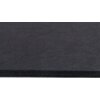 Czarny panel filcowy o gładkiej powierzchni, widoczny z boku, ukazujący jego grubość i teksturę. Produkt to "Panel filcowy MULTIDECOR Felly Heksagon 01 40 x 46 cm Czarny (2 szt.)".