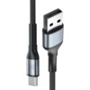 Na zdjęciu widoczny jest czarny kabel USB z końcówkami USB i USB-C, z metalicznymi elementami obudowy. Na jednej z końcówek znajduje się logo "3mk".