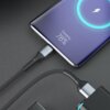 Na zdjęciu widać smartfon z podłączonym kablem USB-C, na ekranie którego wyświetla się napis "Charging, 78%". Kabel ma plecioną osłonę i jest podłączony do ładowarki.