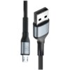 Na zdjęciu widoczny jest czarny kabel USB z końcówkami USB i Micro USB, z metalicznymi elementami obudowy. Na jednej z końcówek znajduje się logo "3MK".