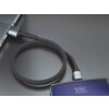 Czarny kabel USB - Micro USB jest podłączony do laptopa i smartfona, na ekranie którego widoczny jest napis "Charging 78%". Kabel ma plecioną osłonę, a na złączu widnieje logo "3MK".