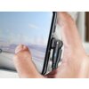 Na zdjęciu widać dłoń trzymającą smartfon, do którego podłączony jest czarny kabel USB-C z obrotową końcówką. Na ekranie telefonu widoczna jest rozmyta scena z krajobrazem, a na kablu znajduje się niebieska dioda.