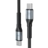 Na zdjęciu widoczny jest czarny kabel USB-C z plecionym oplotem, zakończony metalowymi wtyczkami, na których znajdują się napisy "3mk" i "100W".