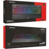 Czarne opakowanie klawiatury z logo "RAMPAGE" i nazwą modelu "SIMULA RGB MACRO GAMING KEYBOARD" przedstawia klawiaturę z podświetleniem RGB. Na opakowaniu widoczne są także napisy "RGB LIGHT" oraz "PLAY WITH OUR HEART".