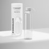 Na zdjęciu znajduje się przezroczysta szklana butelka z szarym korkiem i uchwytem, obok której stoi biały karton z napisem "wessper Motivational glass bottle B1 BASE BOTTLE" oraz ilustracją butelki. Na butelce widoczny jest delikatny napis "wessper".